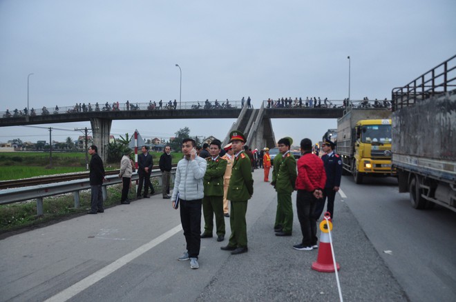 Vụ tai nạn 8 người tử vong ở Hải Dương: Chưa chứng kiến cảnh tượng nào kinh hãi đến vậy - Ảnh 5.