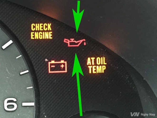 Những ký hiệu đèn báo lỗi phổ biến trên ô tô - Ảnh 4.
