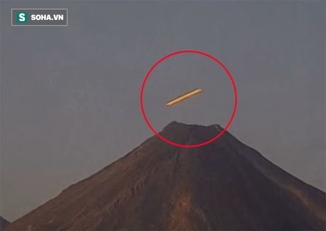 UFO xuất hiện dị thường ở núi lửa cao hơn 5000m: Căn cứ của người ngoài hành tinh? - Ảnh 1.