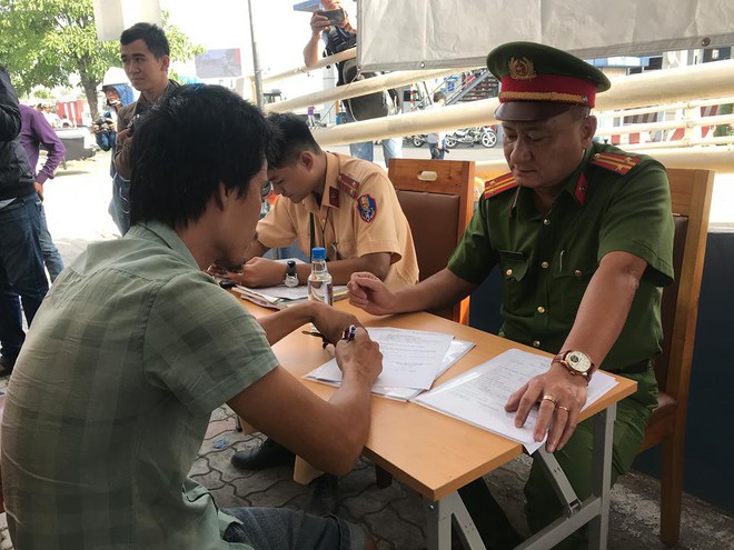 Công an kiểm tra bất ngờ, phát hiện 2 tài xế dương tính với chất ma túy trong cảng Cát Lái - Ảnh 1.