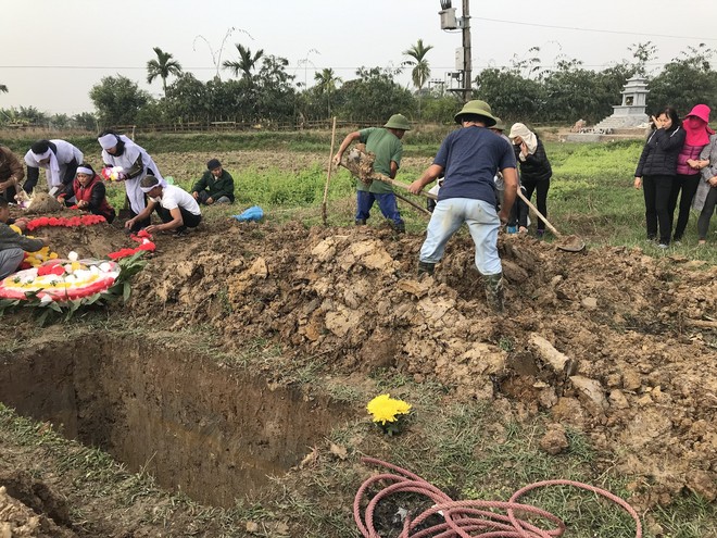 Vụ tai nạn 8 cán bộ xã tử vong: Xót xa cảnh 5 nấm mộ cạnh nhau trong bán kính 100 mét - Ảnh 26.