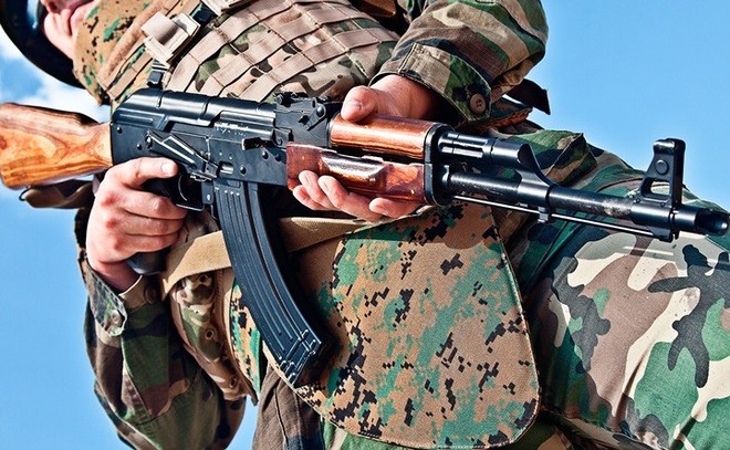 Các phiên bản ít biết của súng AK-47 huyền thoại trên thế giới - Ảnh 1.