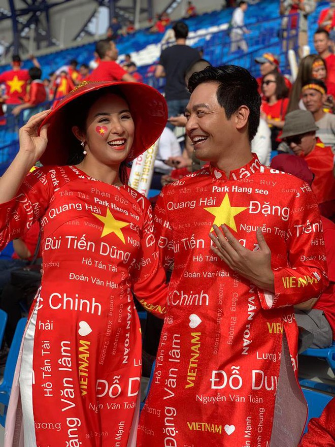 Không khí trận Việt Nam - Nhật Bản tại Dubai: Hoa hậu Ngọc Hân, MC Phan Anh gây chú ý - Ảnh 1.