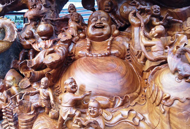 “Choáng” với bức tượng Phật Di Lặc bằng gỗ hương giá 1,2 tỉ đồng - Ảnh 5.