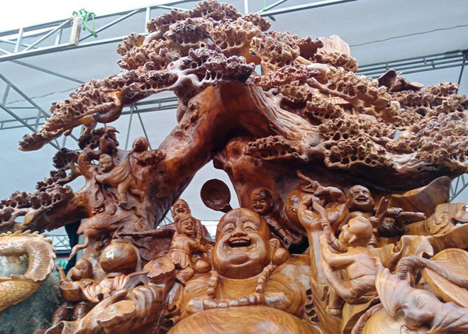 “Choáng” với bức tượng Phật Di Lặc bằng gỗ hương giá 1,2 tỉ đồng - Ảnh 6.