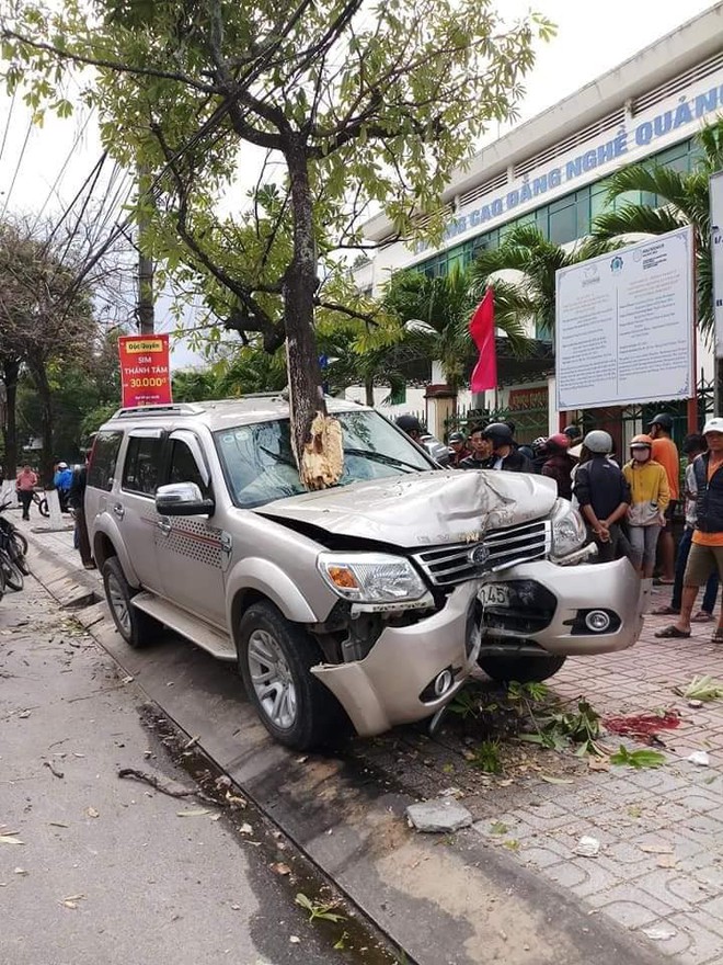 Tài xế xe điên lao lên vỉa hè tông chết bé trai 3 tuổi có sử dụng rượu bia - Ảnh 1.