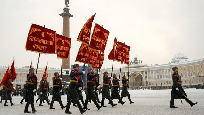 Hoành tráng lễ diễu binh của Nga kỷ niệm 75 năm giải phóng Leningrad - Ảnh 1.