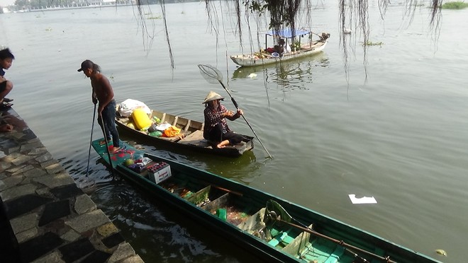 Cận cảnh đội quân ngang nhiên chích điện, bắt cá phóng sinh ngay trước mặt người thả - Ảnh 4.