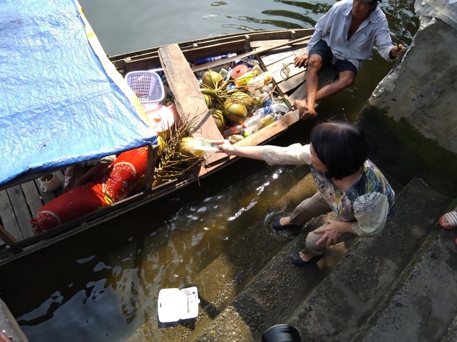 Tận mắt rùa bị chích điện bắt lại khi vừa được thả, dân phải chi tiền để cá được phóng sinh - Ảnh 11.