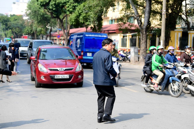 Sau khi bị tuyên hơn 30 tháng tù, 2 cựu Thứ trưởng Bộ Công an bình thản rời tòa  - Ảnh 11.