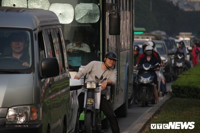 Ảnh: Cận Tết Nguyên đán, Hà Nội ùn tắc kinh hoàng - Ảnh 9.