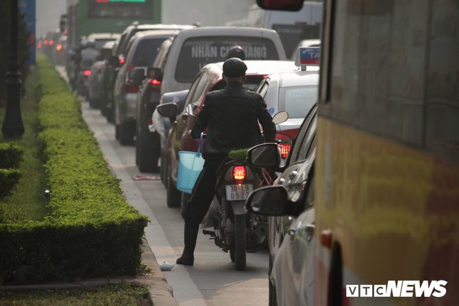 Ảnh: Cận Tết Nguyên đán, Hà Nội ùn tắc kinh hoàng - Ảnh 10.