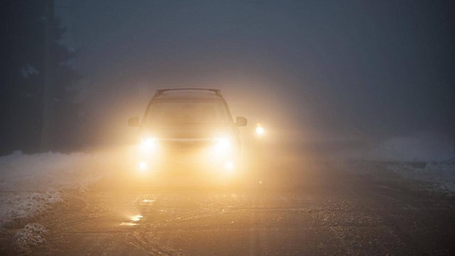 Làm thế nào để lái xe an toàn trong thời tiết sương mù? - Ảnh 2.