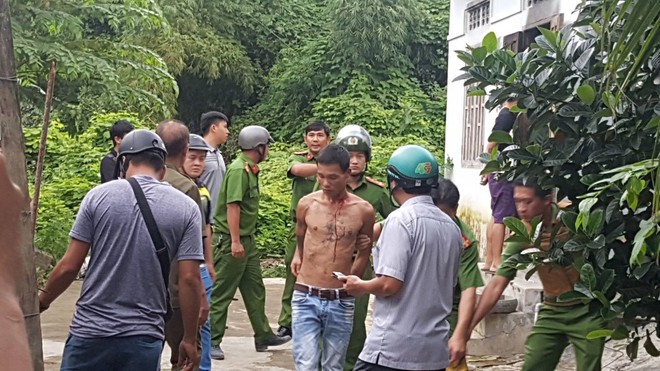 Khánh Hoà: Bắt thanh niên nghi ngáo đá trộm xe máy rồi cầm bình gas cố thủ - Ảnh 1.