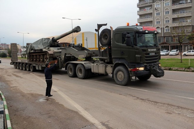 Rò rỉ hình ảnh quân đội Thổ Nhĩ Kỳ kéo dàn vũ khí cắm chốt dọc biên giới Syria - Ảnh 8.
