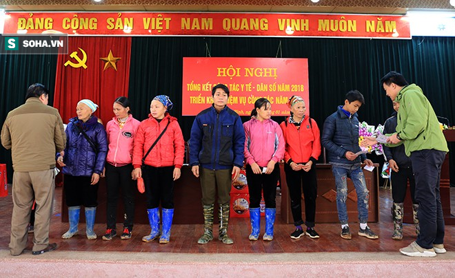 Trao tặng quà Tết người nghèo 11 xã vùng cao huyện Nguyên Bình - Ảnh 1.