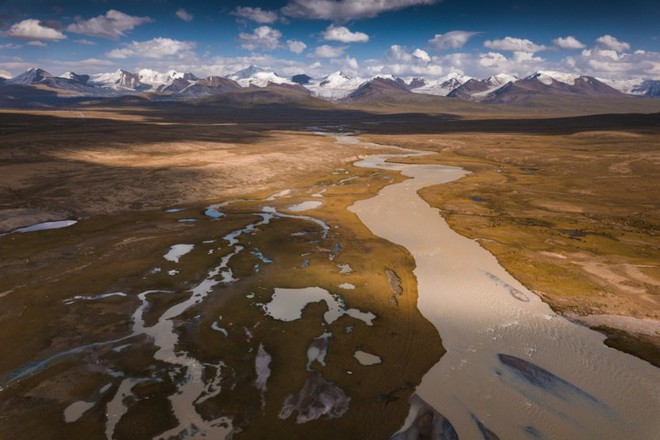 Thiên nhiên hùng vĩ ở Kyrgyzstan đẹp đến “nghẹt thở“ - Ảnh 3.