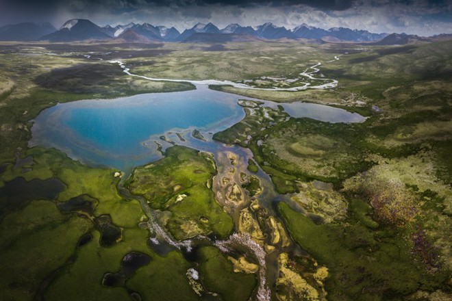 Thiên nhiên hùng vĩ ở Kyrgyzstan đẹp đến “nghẹt thở“ - Ảnh 7.