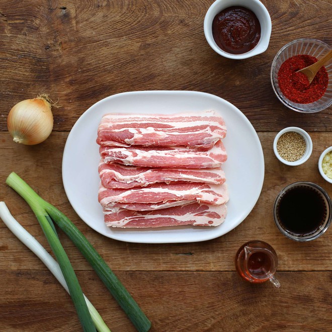 Học người Hàn cách làm món thịt áp chảo ngon ngất ngây ăn mùa lạnh hợp vô cùng - Ảnh 1.