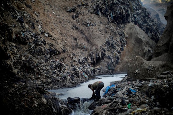 Cuộc sống cơ cực của những người chuyên đi bới rác ở Guatemala - Ảnh 5.