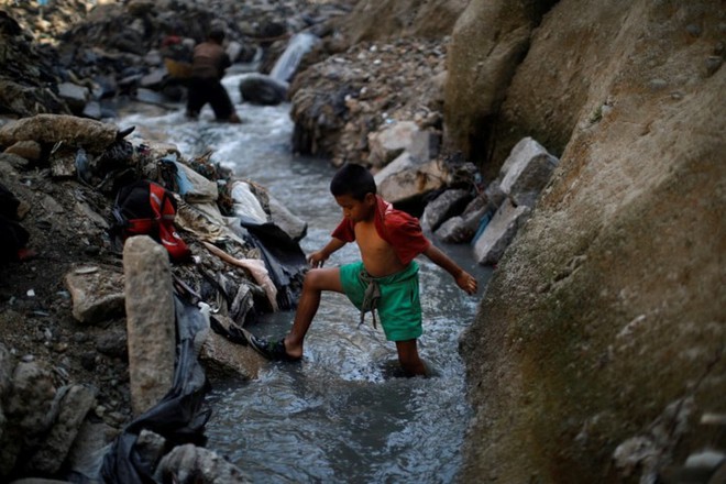 Cuộc sống cơ cực của những người chuyên đi bới rác ở Guatemala - Ảnh 6.
