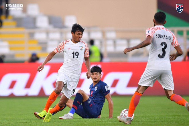 Thua đậm 1-4, HLV Thái Lan vẫn lạc quan với tương lai đội nhà tại Asian Cup - Ảnh 1.