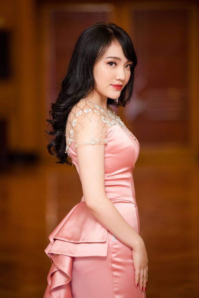 Hoa hậu Đặng Thu Thảo xinh đẹp lộng lẫy, tái xuất showbiz sau gần 1 năm sinh con - Ảnh 10.