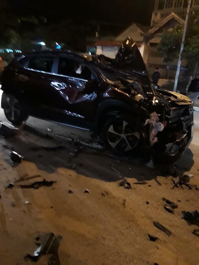 Nam CSGT lái xe ô tô gây tai nạn liên hoàn - Ảnh 1.