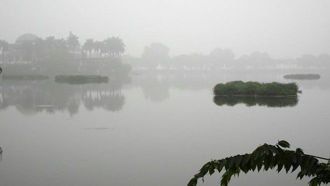 Hà Nội chìm trong sương mù sáng đầu tuần - Ảnh 13.