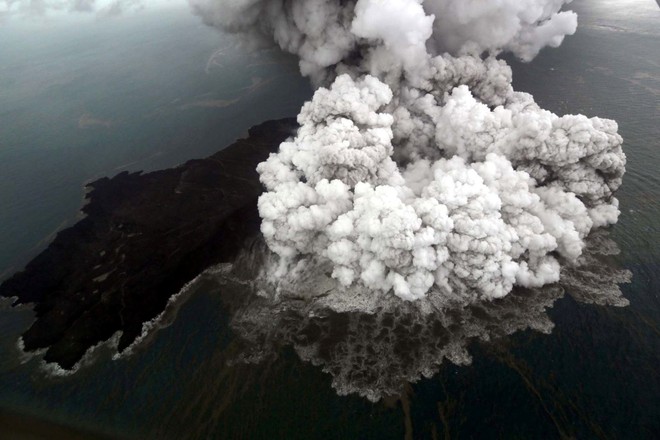 Núi lửa Krakatau rung chuyển thế giới, bằng 10.000 quả bom nguyên tử Hiroshima - Ảnh 3.