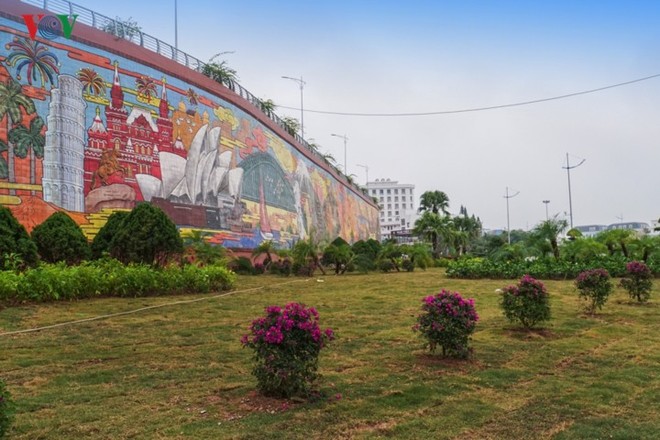 Những hình ảnh về bức phù điêu gốm màu lớn nhất Việt Nam - Ảnh 12.