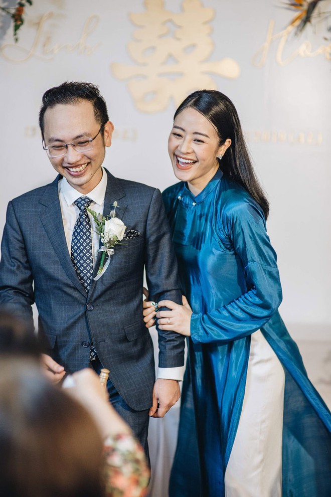 Kết hôn với chồng quyền lực ở VTV4, MC Phí Linh ngày càng xinh đẹp, gợi cảm - Ảnh 2.