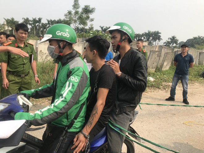 Rùng mình trước cảnh nghi phạm thực nghiệm lại việc đâm nam sinh chạy Grab - Ảnh 3.