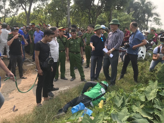 Rùng mình trước cảnh nghi phạm thực nghiệm lại việc đâm nam sinh chạy Grab - Ảnh 8.