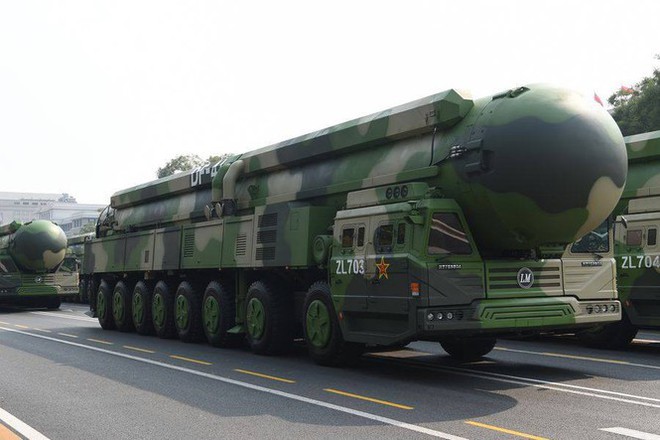 Soi ICBM mạnh nhất hành tinh DF-41 vừa được Trung Quốc trình làng - Ảnh 1.