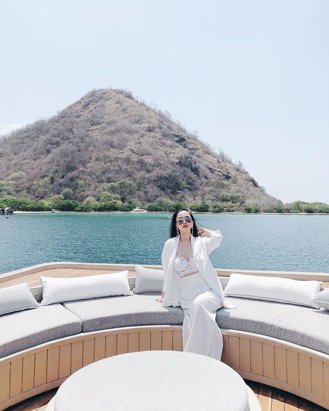 Chị dâu Bảo Thy dù 2 con vẫn trẻ đẹp vô đối, vòng eo con kiến như Ngọc Trinh lại thêm đôi gò bồng đảo sexy hết nấc - Ảnh 8.