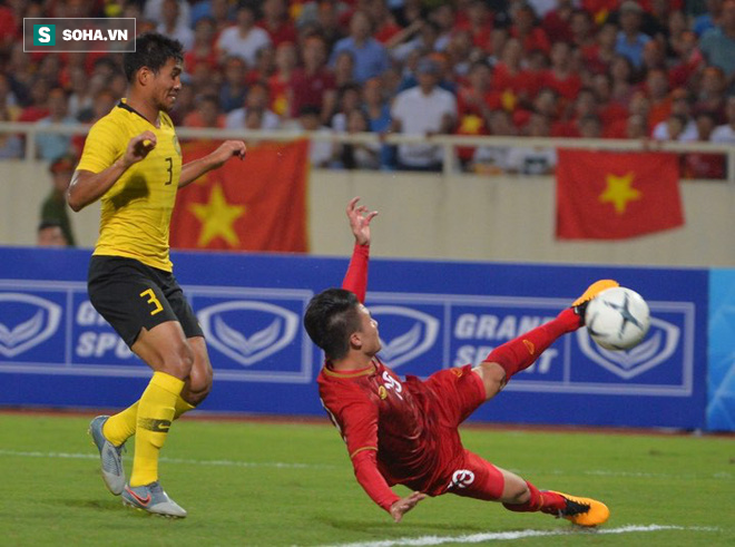 AFC khen ngợi Quang Hải, ấn tượng với màn khóa cứng Malaysia của ĐT Việt Nam - Ảnh 1.