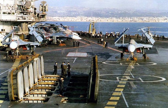 Tàu sân bay, căn cứ Mỹ như cá trên thớt với 2 loại vũ khí này của Nga? - Ảnh 2.