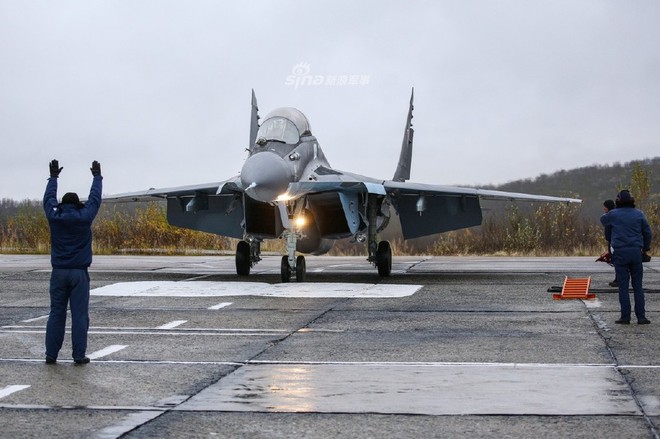 [ẢNH] Nga thay đổi vị trí đóng quân của MiG-29K, dấu chấm hết cho tàu sân bay Đô đốc Kuznetsov? - Ảnh 1.