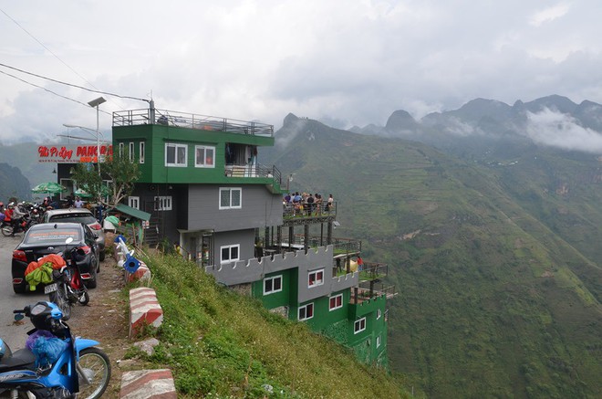 Nhà nghỉ Mã Pí Lèng Panorama phủ sơn xanh, du khách vẫn kéo đến selfie, chụp ảnh cưới - Ảnh 5.