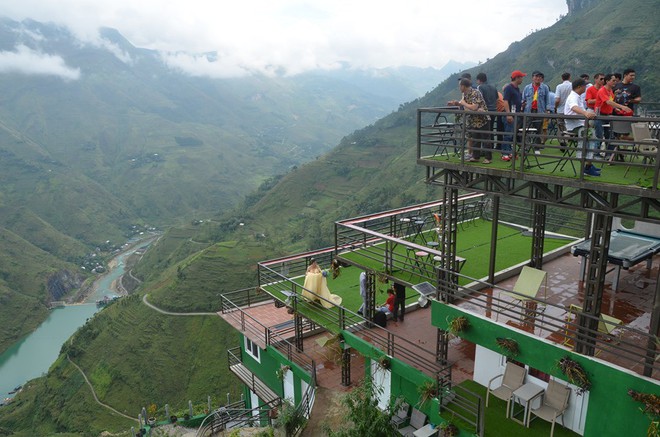 Nhà nghỉ Mã Pí Lèng Panorama phủ sơn xanh, du khách vẫn kéo đến selfie, chụp ảnh cưới - Ảnh 7.