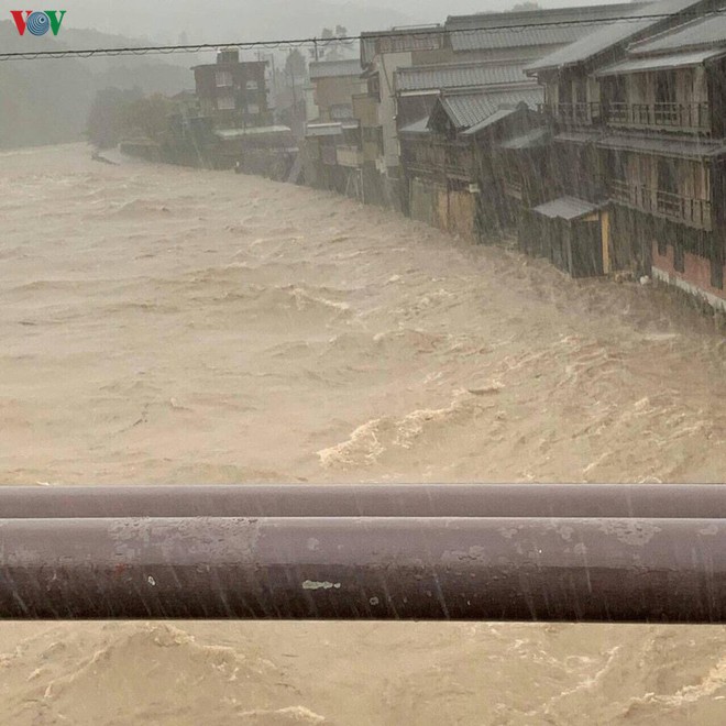 Nhật Bản sau bão Hagibis: Đường biến thành sông, nhà cửa đổ sập - Ảnh 9.
