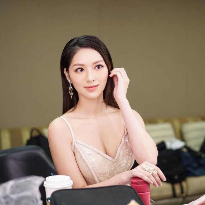 Hoa hậu Hong Kong gây sốc khi diễn cảnh tắm trên truyền hình - Ảnh 7.