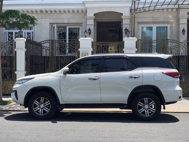 Toyota Fortuner: Thời vàng son đã qua, tụt dốc không phanh, giảm giá hơn trăm triệu - Ảnh 1.