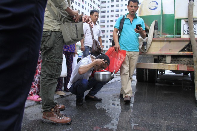 Cư dân chung cư HH Linh Đàm đổ bỏ nước cấp miễn phí vì có mùi tanh - Ảnh 4.