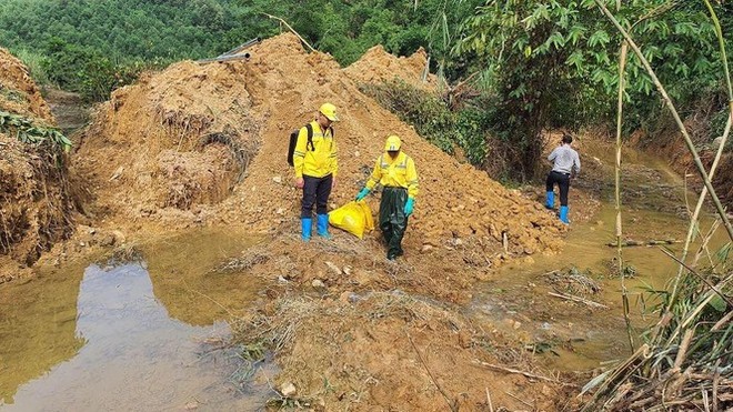 Chuyên gia xuyên đêm xử lý ô nhiễm đầu nguồn nước sông Đà - Ảnh 2.