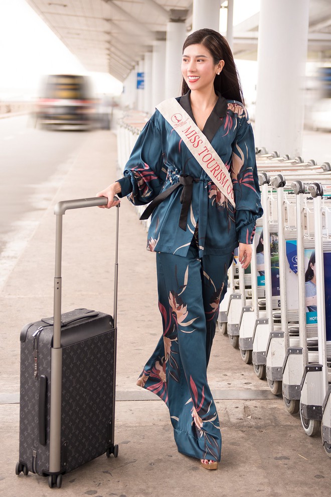 Dương Yến Nhung mang 120kg hành lý dự thi Hoa hậu du lịch thế giới - Ảnh 1.
