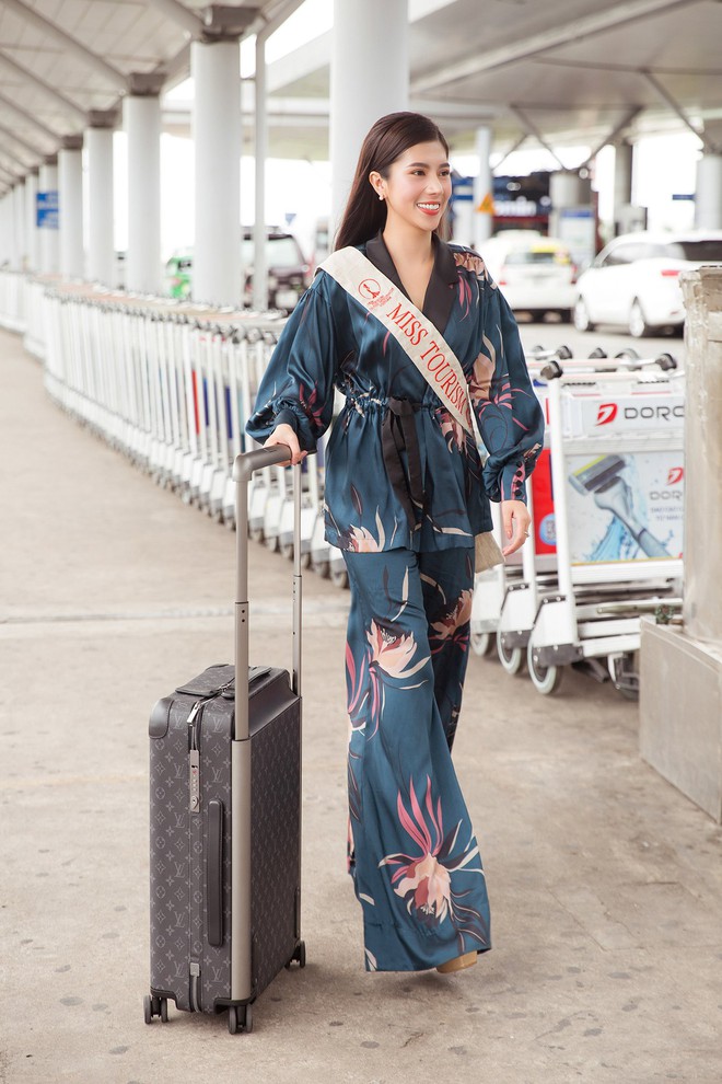 Dương Yến Nhung mang 120kg hành lý dự thi Hoa hậu du lịch thế giới - Ảnh 2.