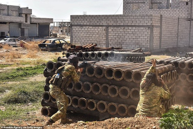 Bắt tay người Kurd và thỏa thuận cho không chính phủ Syria - Ảnh 1.