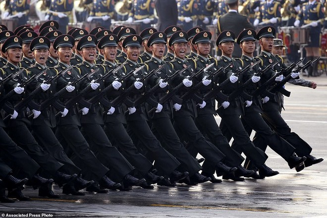 Đừng để màn lên đồng tập thể duyệt binh lừa dối: TQ chỉ là con ngáo ộp bị trọng thương? - Ảnh 5.